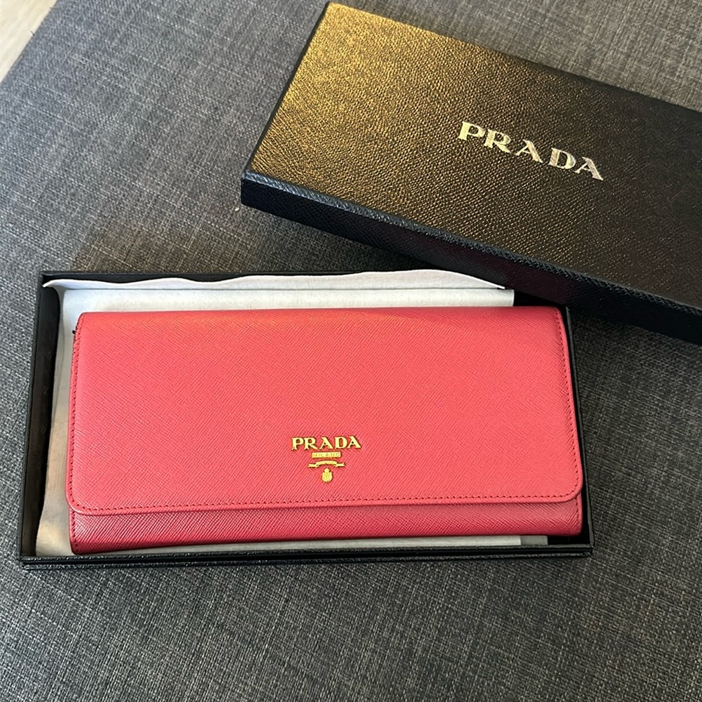 Pink Prada WOC